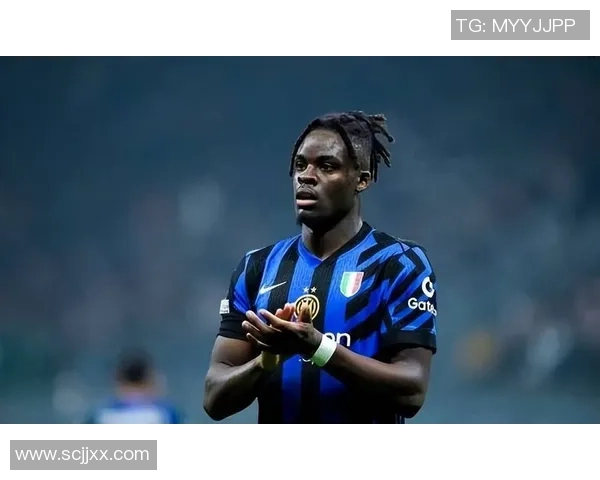 海鸥足球俱乐部球星崛起记：从默默无闻到足坛风云人物