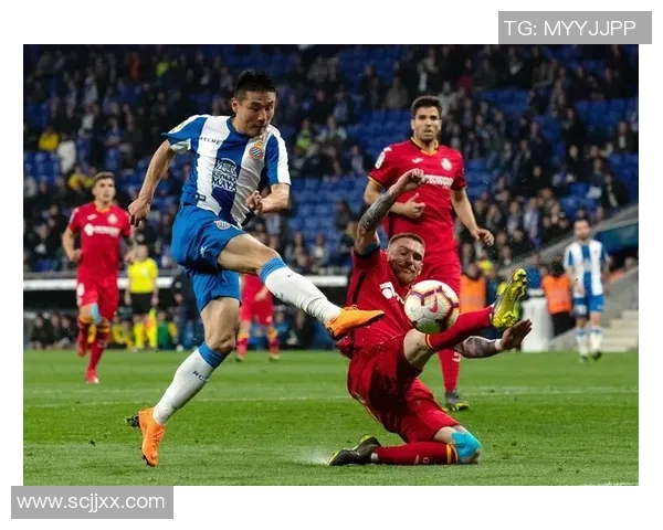 西班牙足球著名前锋巨星荣耀征程与绿茵传奇辉煌故事