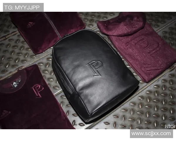 足球明星项链潮流引领时尚风潮明星个性与运动魅力的完美结合